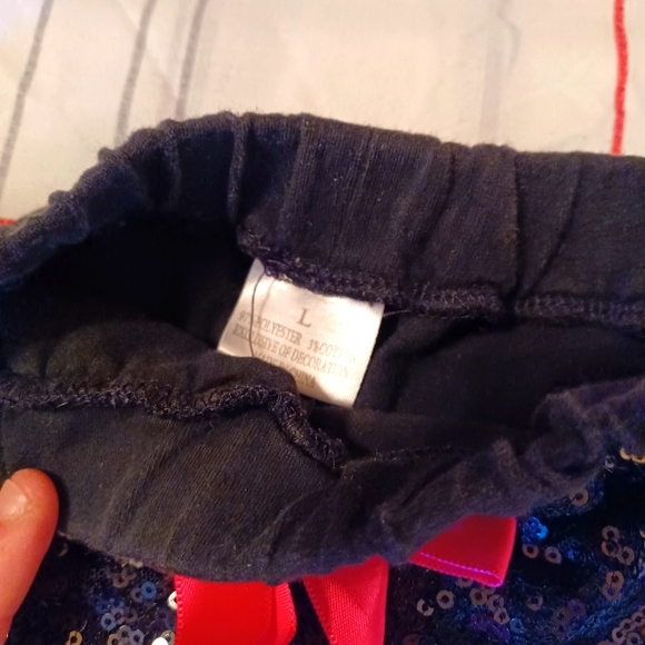 Little girls Large 4-5T  Black Sequin shorts ~ pink bow accent - Picture 2 of 3